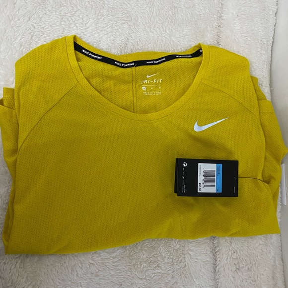 Nike running top - Picture 2 of 2